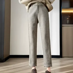 Calça Feminina Reta de Lã Caxemira com Cintura Alta e Elástico – Leda