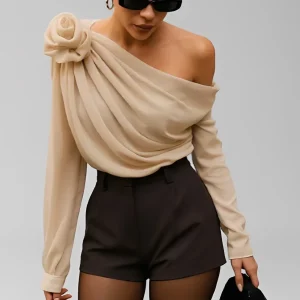 Blusa de Ombro Único com Flor em Chiffon – Elise